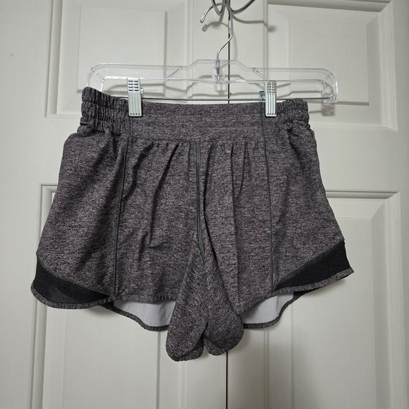 Lululemon Hotty Hot Short II 4" Size 6Tall - Picture 3 of 10